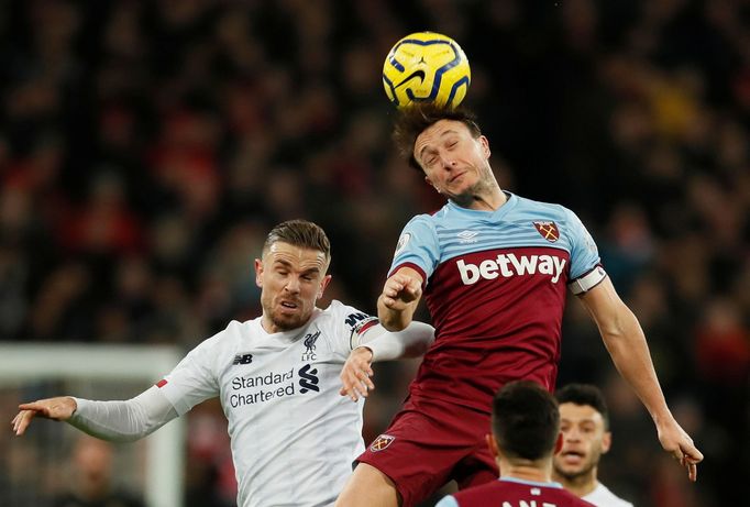 Soccer Football - Premier League - West Ham United v Liverpool - London Stadium, London, Britain - January 29, 2020   Liverpool's Jordan Henderson in action with West Ham