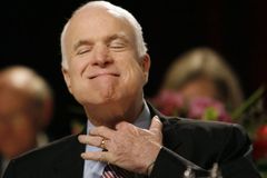 Rychlý odchod z Iráku skončí genocidou, tvrdí McCain