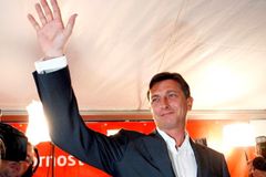 Pahor obhájil post slovinského prezidenta, ve druhém kole voleb dostal 53 procent hlasů