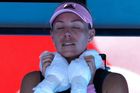 První tenisový grandslam začal a s ním dorazila tradičně do Austrálie vlna veder. Zatímco minulý týden trápil hráče na turnaji v Sydney déšť, v Melbourne je taková výheň, že až ledový had vykouzlil na tváři Angelique Kerberové blažený výraz.
