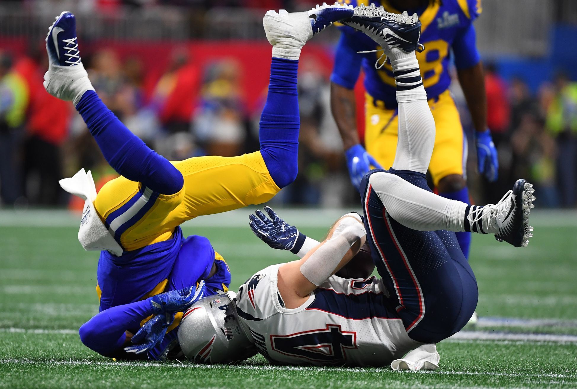 Složený Rex Burkhead (34) z New England Patriots v Super Bowlu LIII
