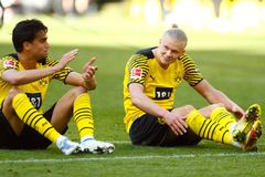 Fotbalisté Herthy vyhráli v Augsburgu 1:0, Dortmund rozstřílel Wolfsburg 6:1