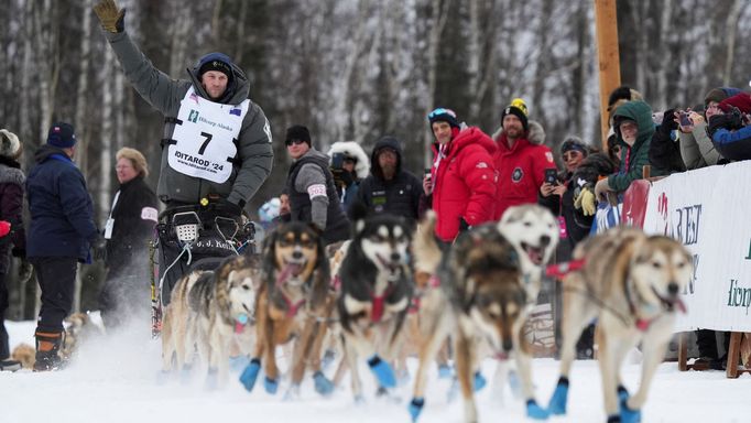 Dallas Seavey se svým spřežením při letošním závodu Iditarod