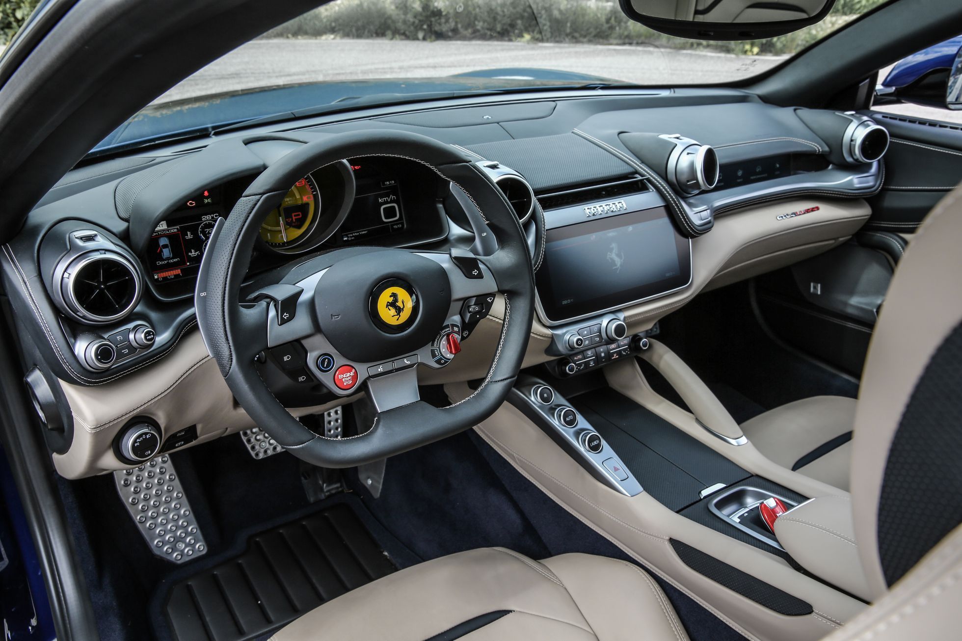 Ferrari GTC4Lusso 9