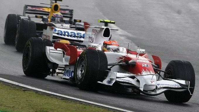 Do monopostu Toro Rosso usedne v novém ročníku formule jedna Sebastien Buemi.