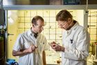 Nadace manželů Dvořákových podpoří mladé chemiky 200 miliony korun