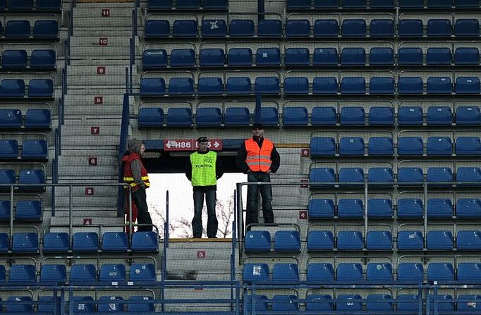 Tribuna fanoušků FK Teplice zůstala po začátku utkání téměř prázdná.