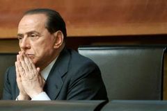 Berlusconi hrozí použitím síly proti studentům