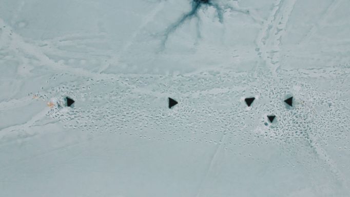 Jiří Procházka uplaval 30 metrů pod ledem