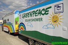 Fanoušky v Trutnově osvěží unikátní solární sprchy
