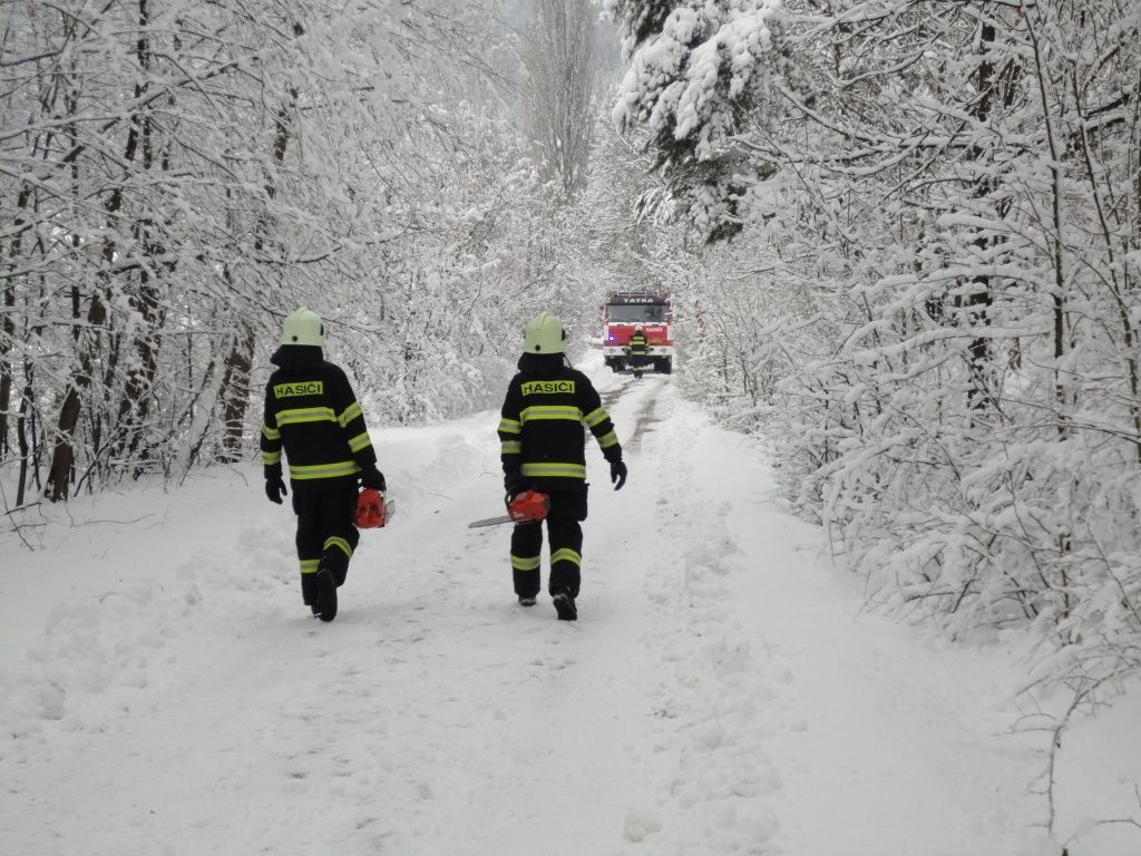Sníh - 19. března - hasiči