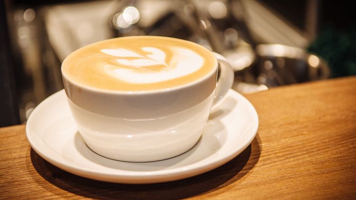 Kavárny nabízí kávu s nemlékem bez příplatku. Náhražky ano, ale uváženě, radí znalci