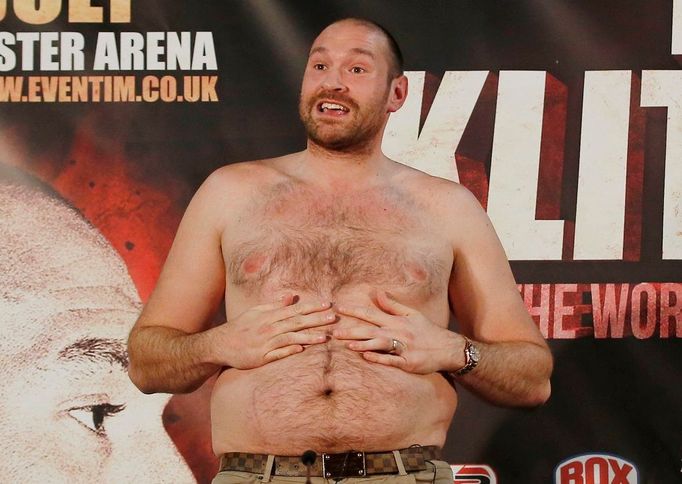 Tyson Fury na tiskové konferenci k odvetě s Vladimirem Kličkem