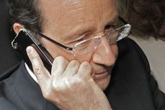 Superdaň pro nejbohatší? Hollande narazil na ústavu