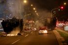 Policie v Bělehradu opět rozehnala tisíce protivládních demonstrantů
