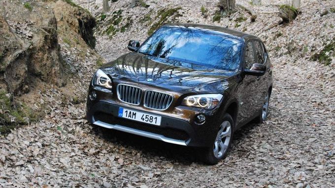 Zloděj ukradl tři luxusní BMW