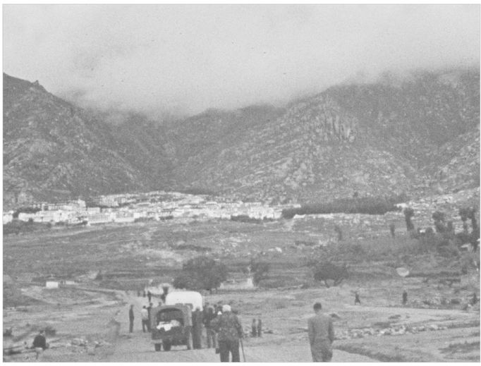 Fotografie z knihy Tibet - země, kde lidé dohánějí celé tisíciletí jediným skokem Jana Vinaře, která vyšla s odborným doslovem.