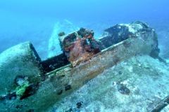 V moři u Chorvatska našli zachovalé trosky válečného letounu