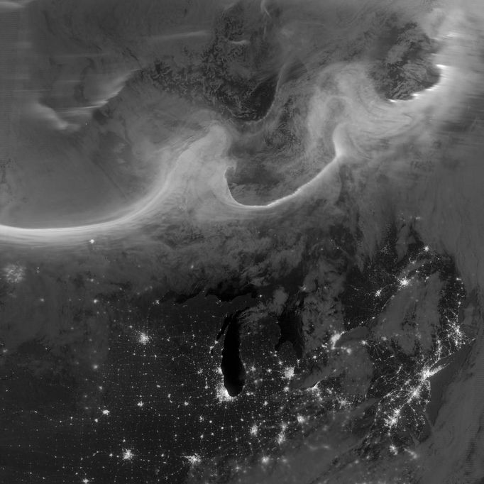 Night time view of Auroras over Canada in this October 8, 2012 satellite image courtesy of NASA. NASA/Earth Observatory/Handout (UNITED STATES - Tags: SCIENCE TECHNOLOGY ENVIRONMENT) FOR EDITORIAL USE ONLY. NOT FOR SALE FOR MARKETING OR ADVERTISING CAMPAIGNS. THIS IMAGE HAS BEEN SUPPLIED BY A THIRD PARTY. IT IS DISTRIBUTED, EXACTLY AS RECEIVED BY REUTERS, AS A SERVICE TO CLIENTS