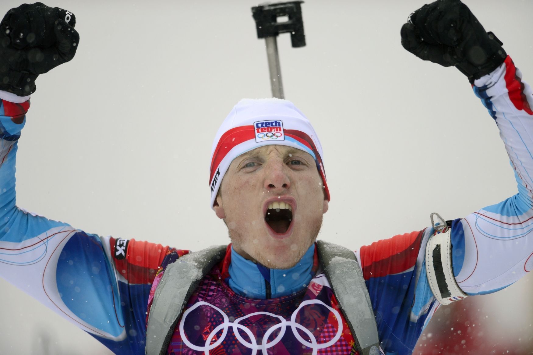 Soči 2014, biatlon hromadný start M: Ondřej Moravec se raduje z bronzu