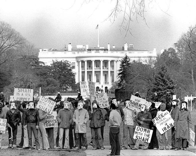 Demonstrace před Bílým domem v roce 1977.