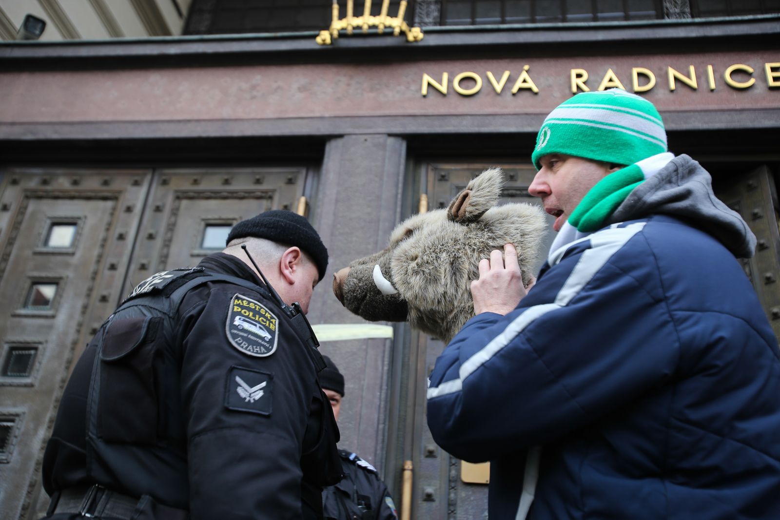 Demonstrace fanoušků Bohemians na pražském magistrátu