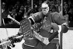 Brankář, který psal dějiny NHL. Obr Dryden ukázal sílu klidu i rozvahy