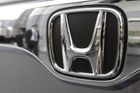Honda kvůli krizi utíká z formule. Stáj zkusí prodat
