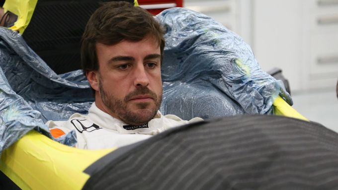 Fernando Alonso při zkoušce kokpitu vozu IndyCar týmu Andretti Autosport.