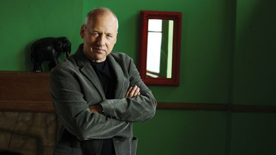 Mark Knopfler hrál s Dire Straits v letech 1977 až 1995, teď už se 23 roků věnuje sólové dráze.