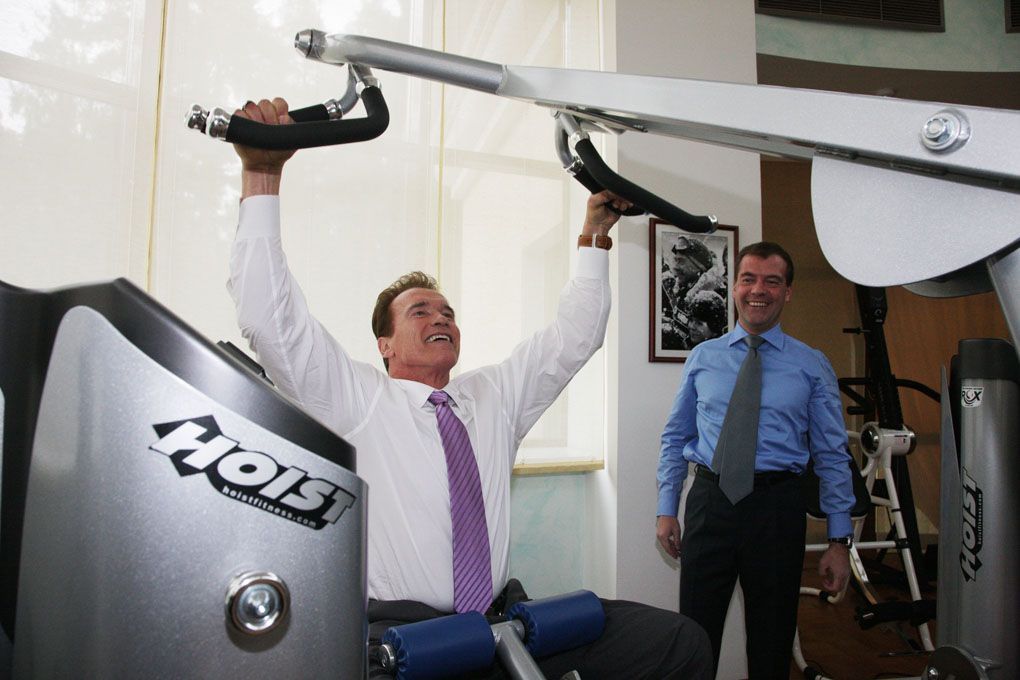 Schwarzenegger dal Medveděvovi mistrovskou tréninkovou lekci