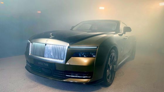 Nejluxusnější elektromobil se předvedl v Praze. Známe cenu Rolls-Royce Spectre