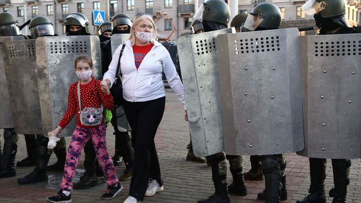 Nechutný nátlak. Lukašenkův režim vyhrožuje ženám, že jim kvůli protestům vezme děti