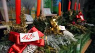 Adventní věnec za několik stovek korun? Anebo jmelí ve zlaté, stříbrné či fialové barvě? V Praze to není žádný problém.