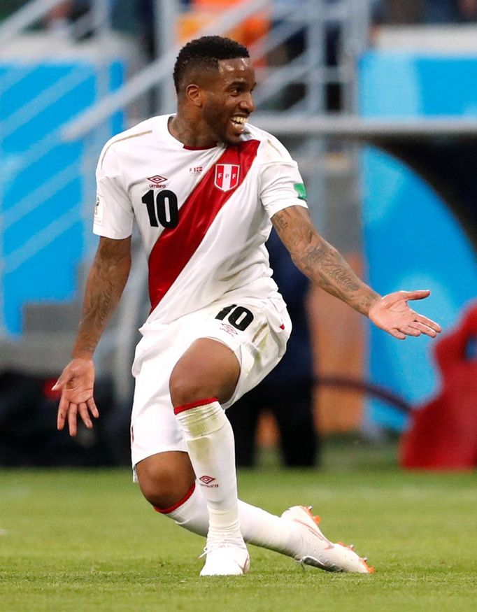 Jefferson Farfán v zápase Peru - Dánsko na MS 2018