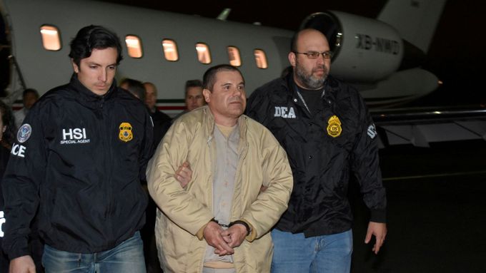 Video záběry ze zadržení drogového bosse Guzmána, přezdívaného El Chapo (prcek).