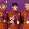 Olympijští medailisté - stříbrní američtí lukostřelci po závodě družstev na OH 2012 v Londýně.