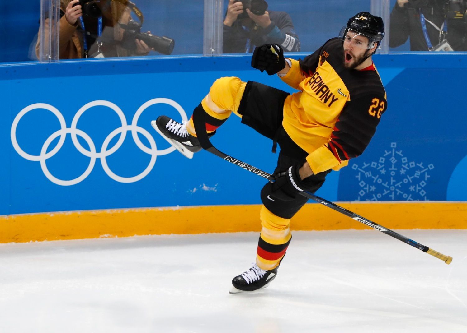 Němec Matthias Plachta slaví gól v semifinále Kanada - Německo na ZOH 2018