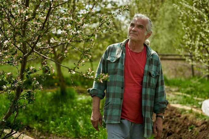 Oldřich Kaiser jako zahradník.