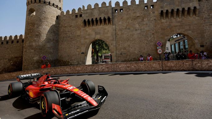 Charles Leclerc (Ferrari) během GP Ázerbájdžánu F1 2023