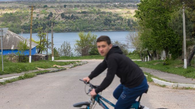 Foto: Na hranici s Podněstřím. Lidé se chystají na útěk i na boje proti separatistům