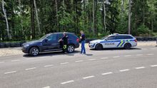 Auta zhasnou na povel. Český vynález funguje, policie ale čeká na povolení zastavit