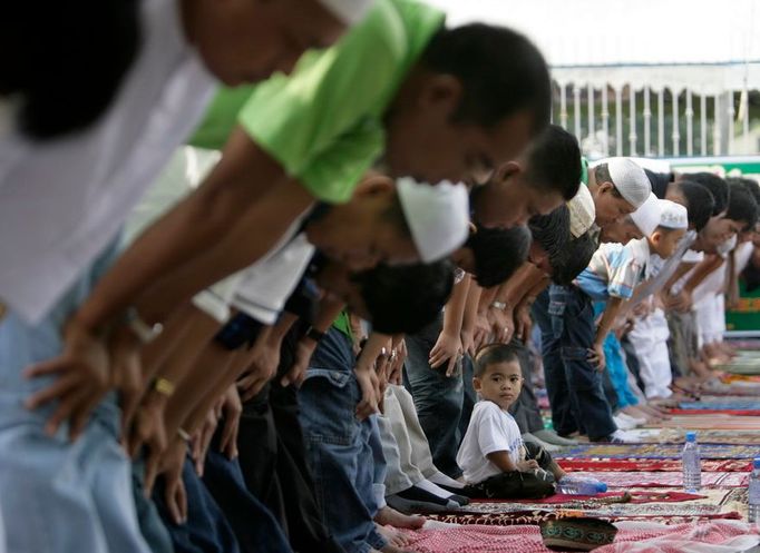 "Jsou to Vánoce, Den díkůvzdání a Nový rok dohromady. Pro nás je to ohromný svátek," řekl americký muslim Sajjad Aziz stanici CNN.