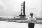 Karel Pacner při reportování o misi Apollo v USA.
