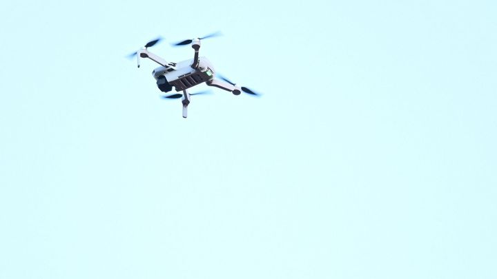 V Southamptonu se nehrálo. Nad hřištěm létal dron, rozhodčí poslal hráče do kabin; Zdroj foto: Reuters