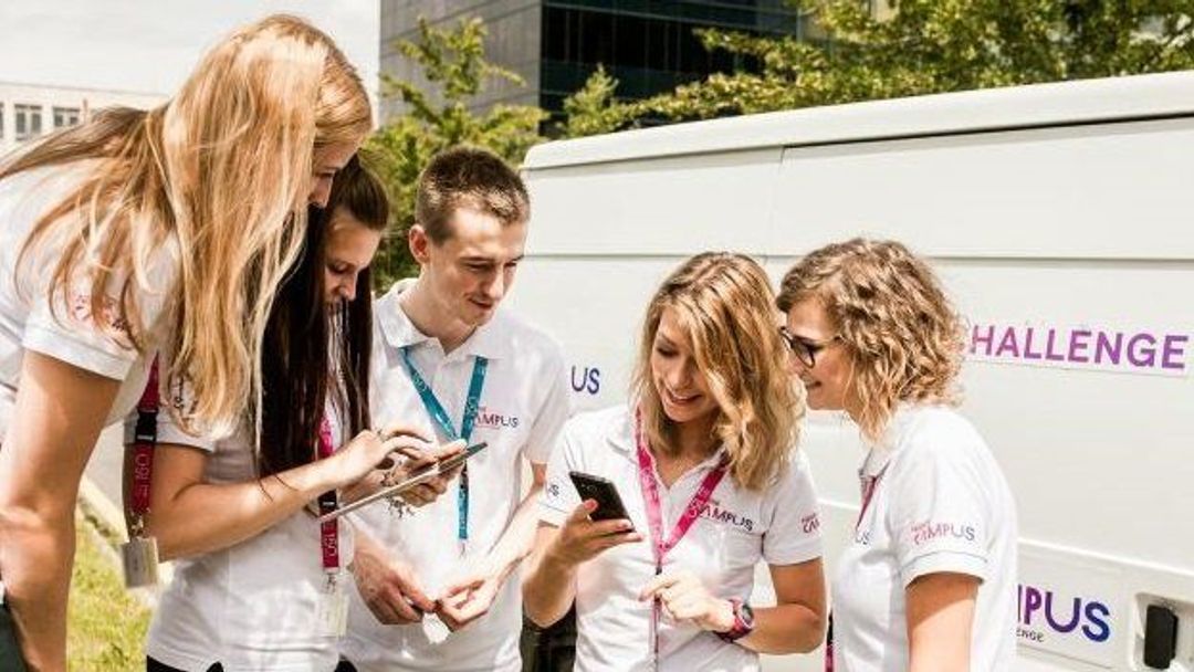 Máte Snapchat? Kašlete na vtípky a selfíčka, můžete se tam i něco přiučit