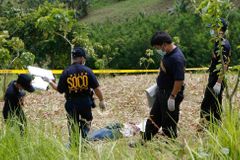 Filipínští vojáci objevili tělo a hlavu Němce, kterého zavraždili místní islamisté