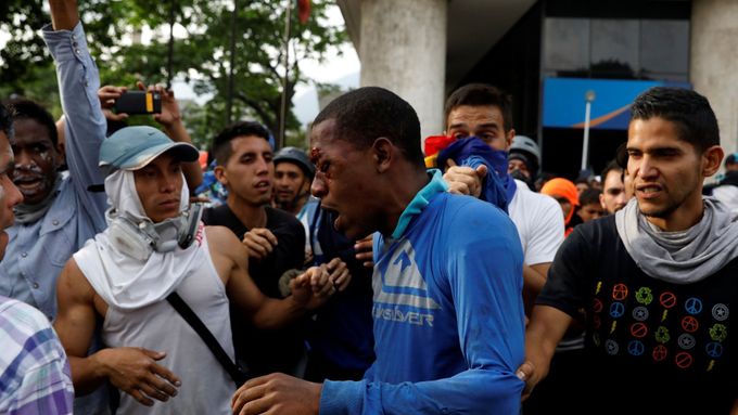 Protesty proti posilování pravomocí prezidenta Nicolase Madura.