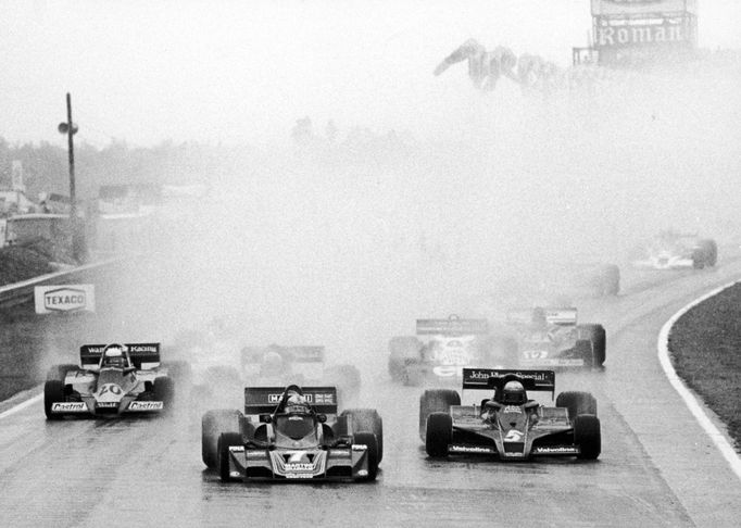 F1, VC Belgie (Zolder) 1977: John Watson (7, Brabham) a  Mario Andretti (Lotus)