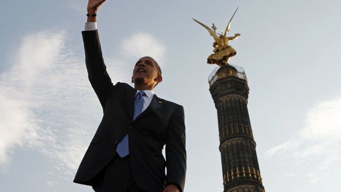 Obama u berlínského Vítězného sloupu.